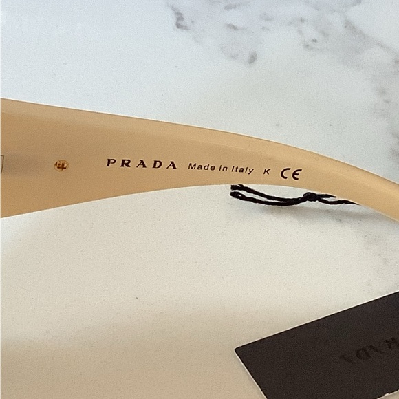 Authentic PRADA sunglasses 😎 - Picture 8 of 9